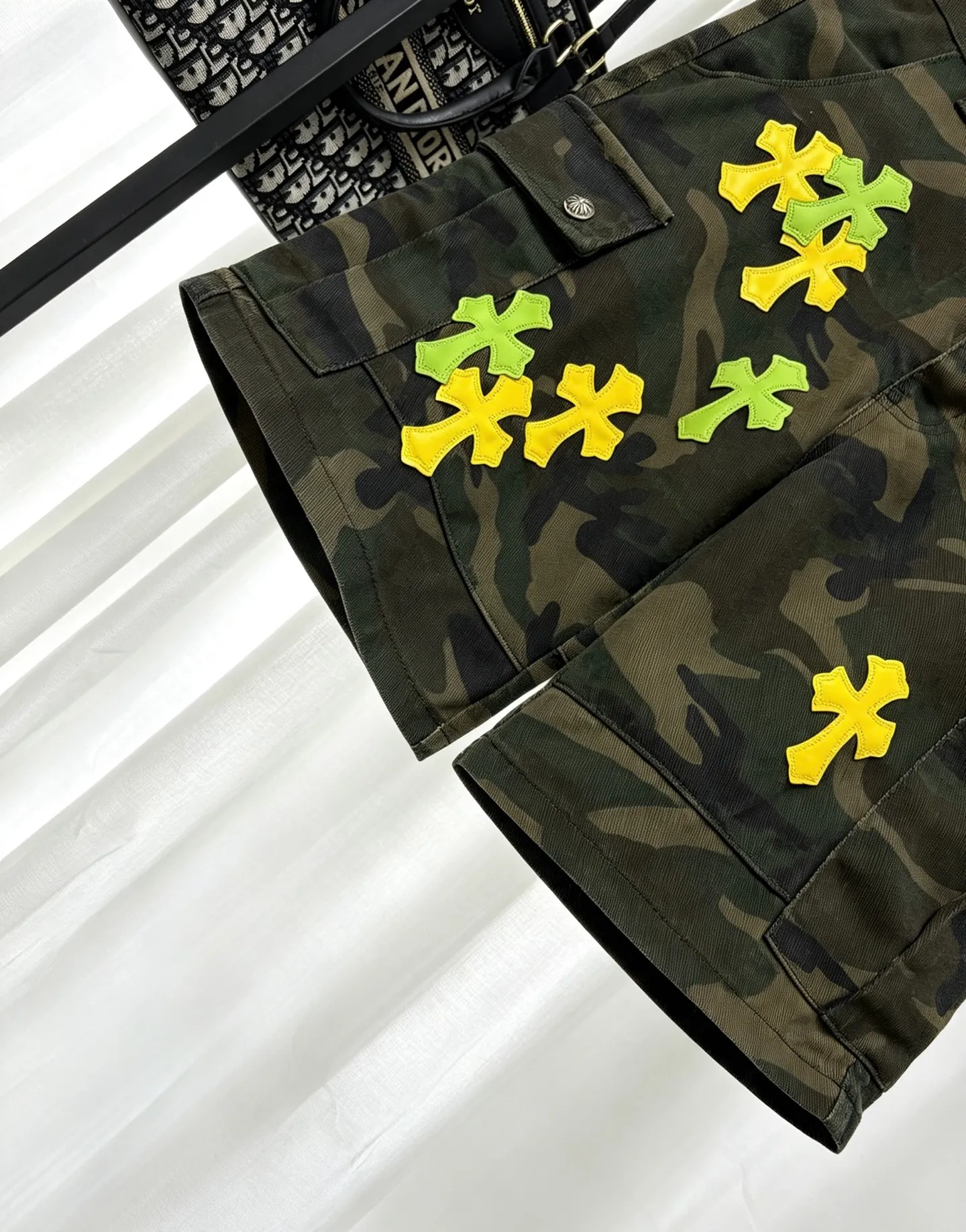 Chrome Hearts Chrome Hearts ， ， ， 。 Series， ， ， ，Retro 。 Canvas ， ， ， ， 。 ， ， ， ， ， ， ， 。 ， 、 ， Retro ； ， 、 ， 。 Size S-XL